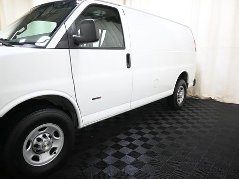 Used 2021 Chevrolet Express 2500 RWD image 13