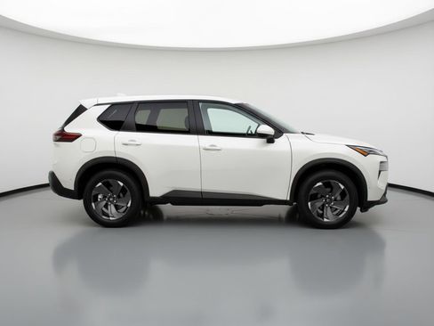 Used 2025 Nissan Rogue SV image 11