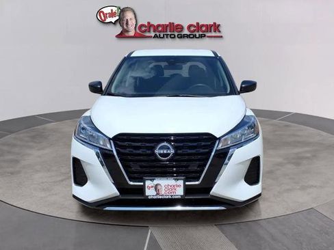 Certified 2025 Nissan Kicks Play S image 8