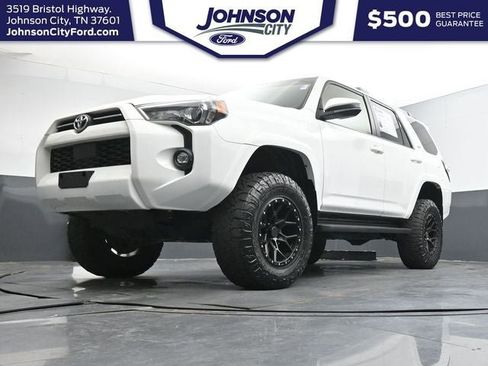 Used 2022 Toyota 4Runner SR5 AWD/4WD image 29