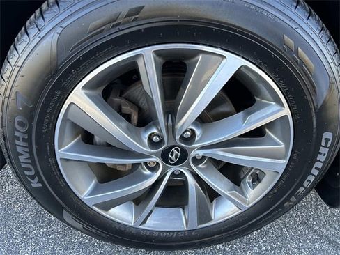 Used 2020 Hyundai Santa Fe SEL w/ Convenience Package image 9