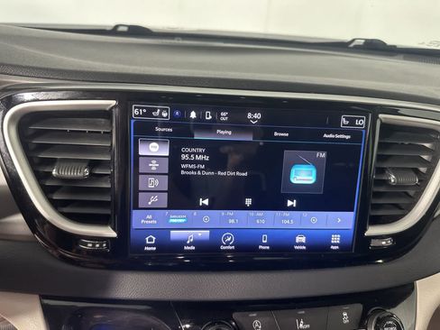 Used 2022 Chrysler Pacifica Touring-L FWD image 17