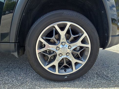 Used 2021 Jeep Grand Cherokee Limited image 31