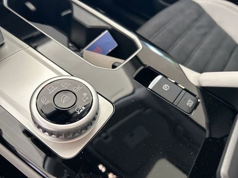 New 2025 Mitsubishi Outlander SE image 9