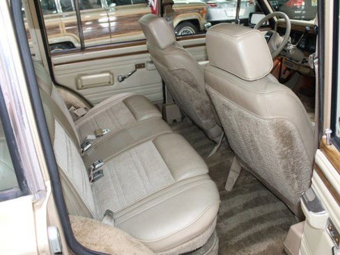Used 1989 Jeep Grand Wagoneer image 28