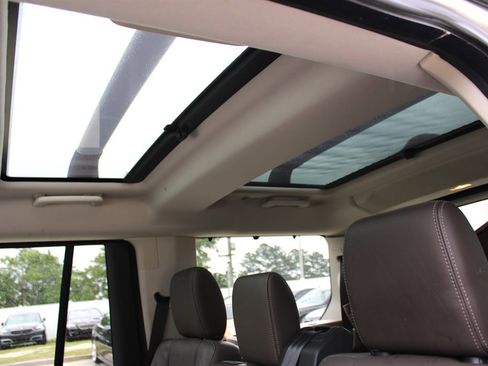 Used 2015 Land Rover LR4 HSE LUX image 25