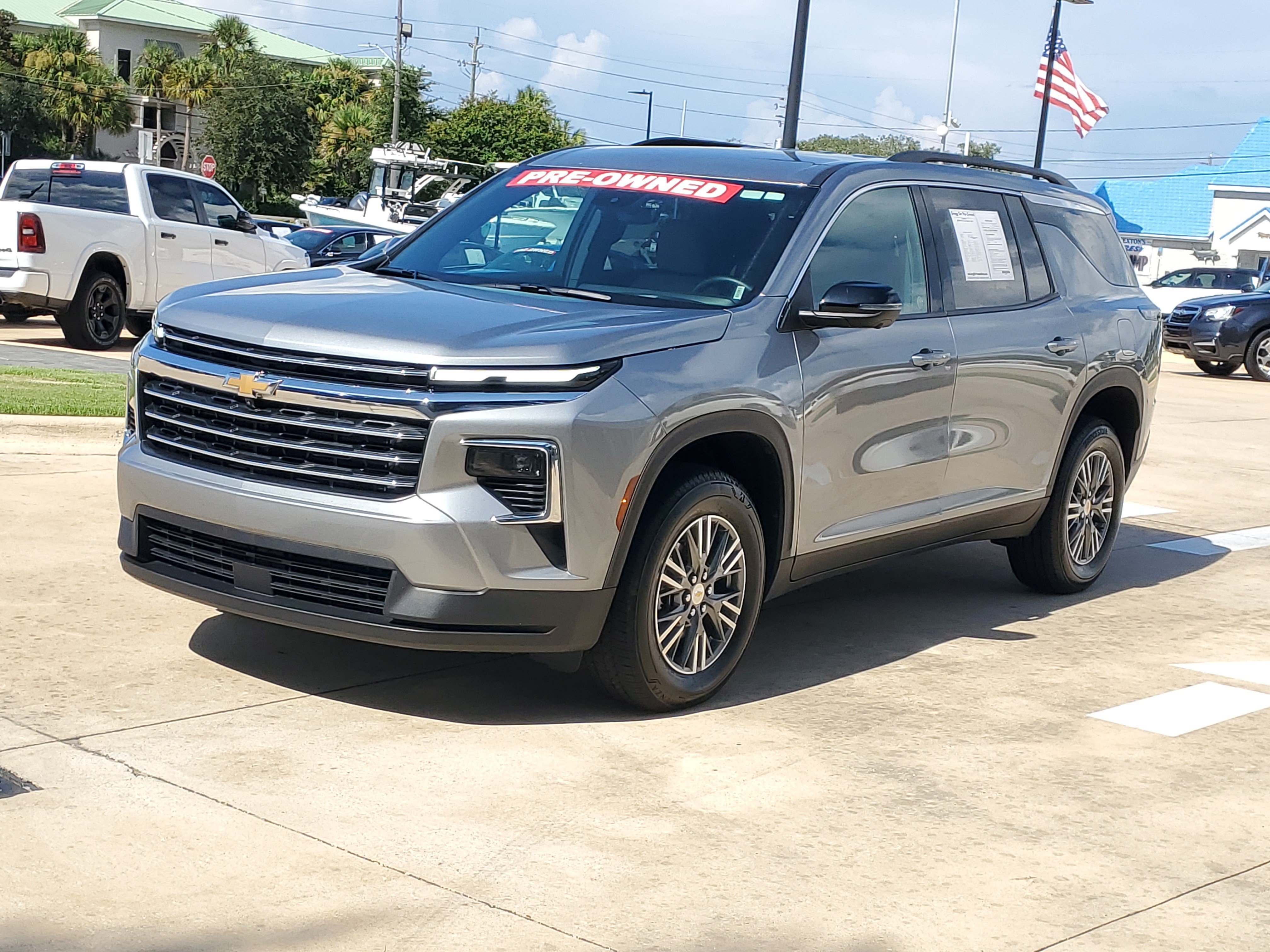 Used 2026 Chevrolet Traverse LT w/ Driver Confidence Package FWD image 1
