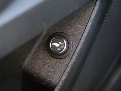 Used 2018 Chevrolet Traverse LT FWD image 35