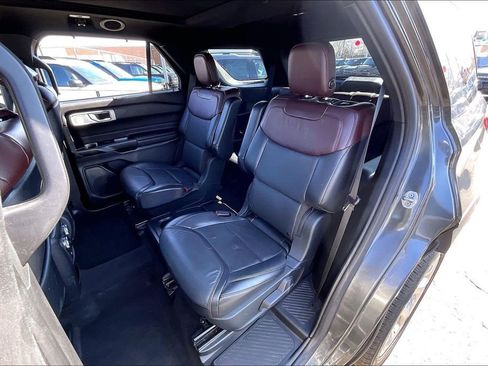 Certified 2020 Ford Explorer Platinum w/ Premium Technology Package image 24