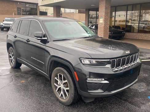 Certified 2023 Jeep Grand Cherokee Limited image 2