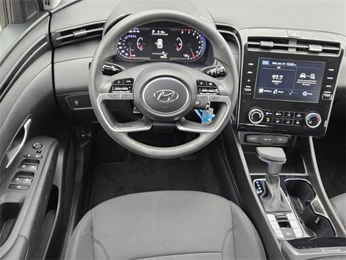 Used 2024 Hyundai Tucson SE image 12