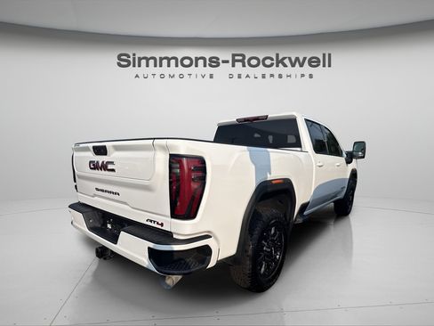 Used 2025 GMC Sierra 2500 AT4 AWD/4WD image 4