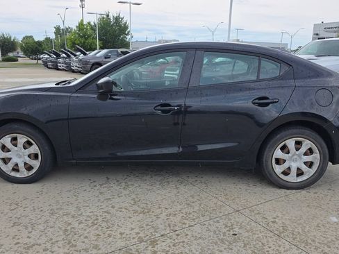 Used 2018 MAZDA MAZDA3 Sport FWD image 2