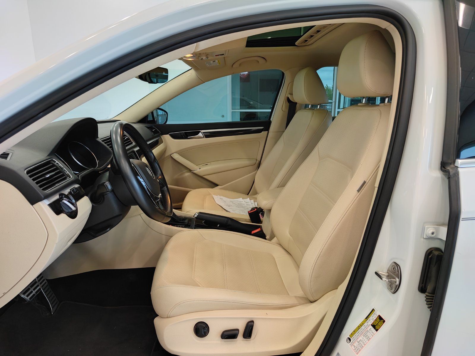 Used 2019 Volkswagen Passat 2.0T SE R-Line FWD image 10