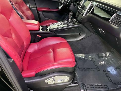 Used 2018 Porsche Macan AWD/4WD image 24