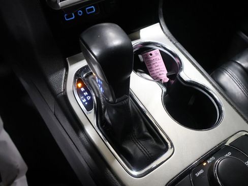 Used 2019 Jeep Grand Cherokee Limited image 36