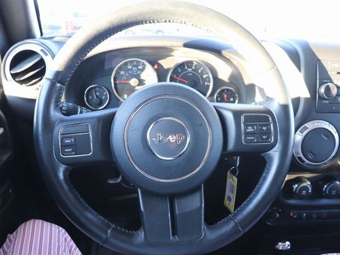 Used 2017 Jeep Wrangler Sahara image 22