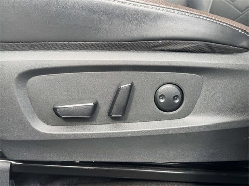 Used 2024 Nissan Pathfinder Platinum image 19