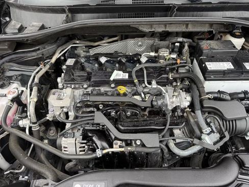 Used 2025 Toyota Corolla Cross XLE FWD image 34