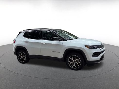 Used 2025 Jeep Compass Limited AWD/4WD image 2