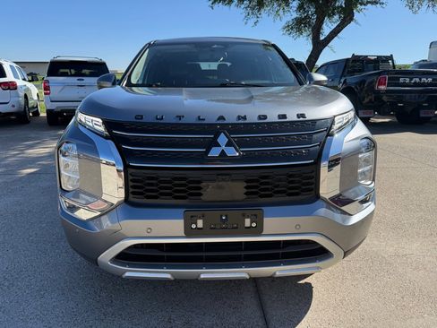 Used 2022 Mitsubishi Outlander SE FWD image 2