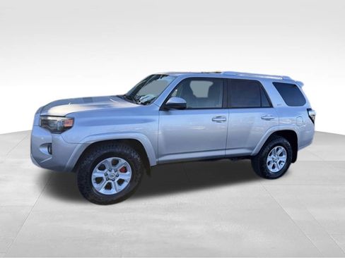 Used 2016 Toyota 4Runner SR5 RWD image 3