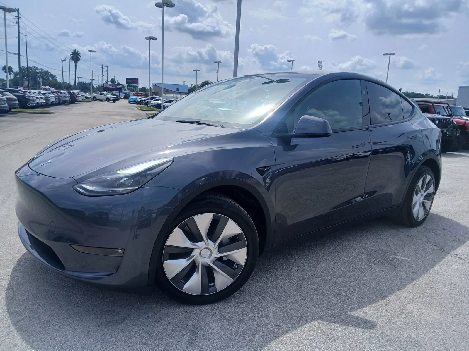 Used 2023 Tesla Model Y Long Range AWD/4WD image 2