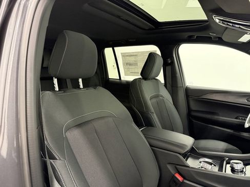 New 2025 Jeep Grand Cherokee Laredo X image 13