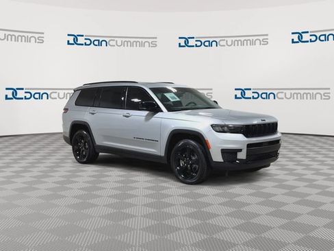 Used 2021 Jeep Grand Cherokee L Laredo AWD/4WD image 2