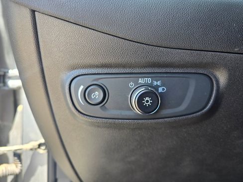 Used 2020 Chevrolet Equinox LS w/ LS Convenience Package FWD image 18