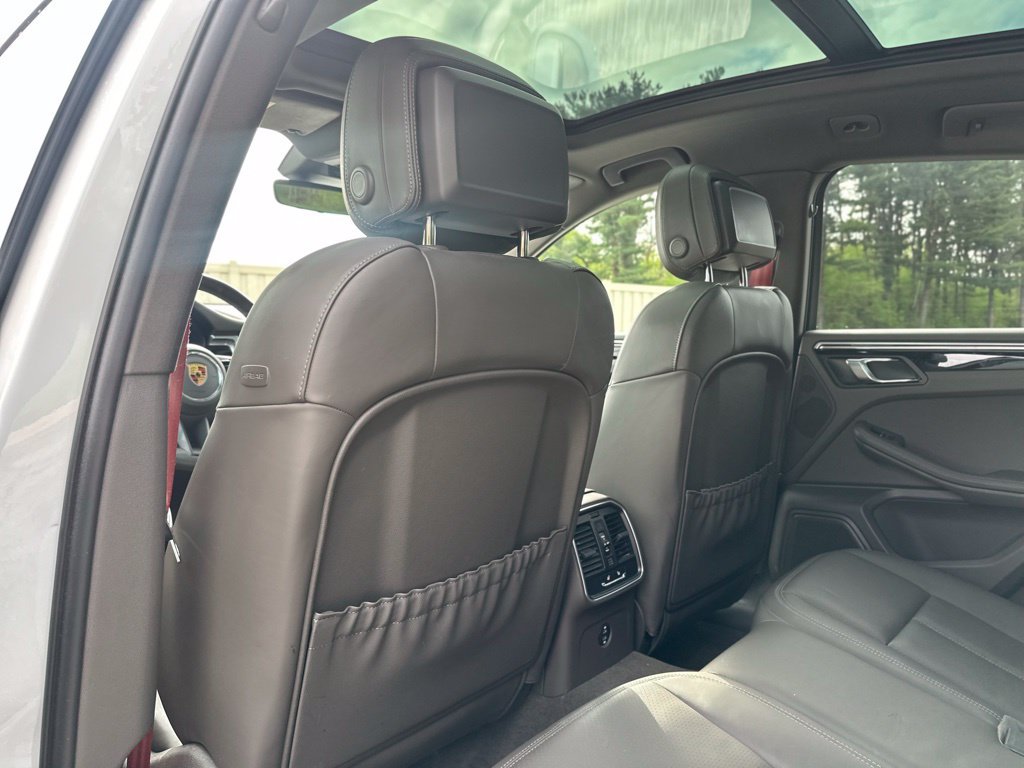 Used 2023 Porsche Macan AWD/4WD image 21