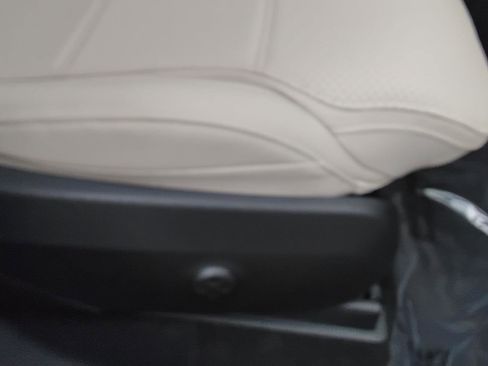 Used 2025 Mercedes-Benz GLC 300 GLC 300 image 26