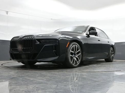 Used 2024 BMW 760i xDrive w/ Executive Package AWD/4WD image 42