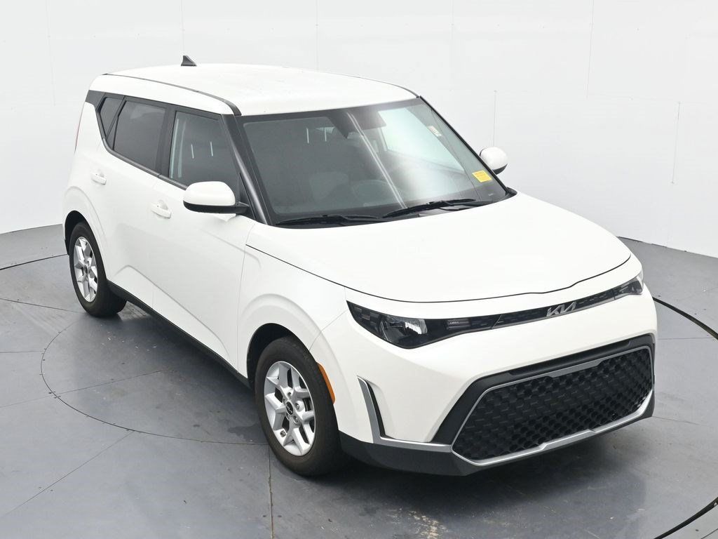 Used 2023 Kia Soul LX w/ Option Group 015 FWD image 19