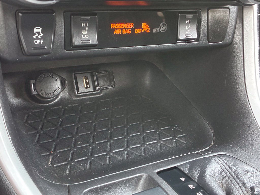 Used 2021 Toyota RAV4 XLE w/ XLE Grade Weather Package AWD/4WD image 24