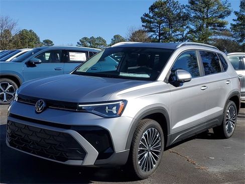 New 2026 Volkswagen Taos SE image 32