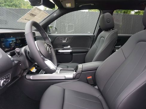 New 2025 Mercedes-Benz GLB 250 4MATIC image 15