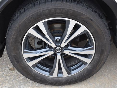 Used 2019 Nissan Rogue SV w/ Sun & Sound Touring Package image 12