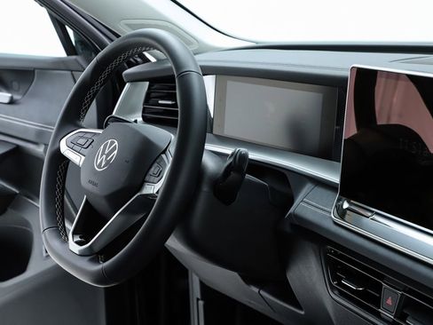 New 2026 Volkswagen Tiguan SE image 72