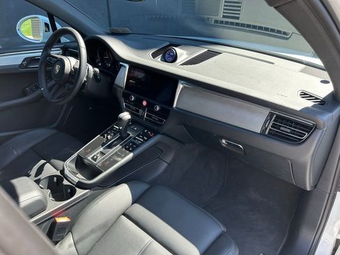 Certified 2026 Porsche Macan image 23