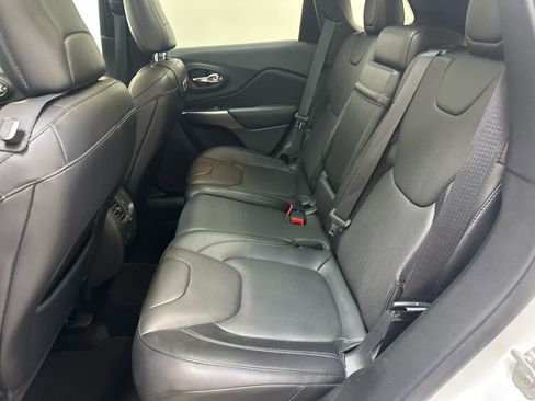 Used 2019 Jeep Cherokee Limited w/ Luxury Group AWD/4WD image 19
