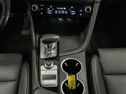 Used 2025 Genesis G70 2.5T image 18