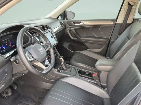 Used 2024 Volkswagen Tiguan SE FWD image 33