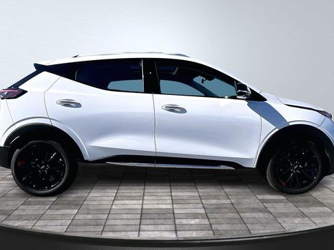 Used 2023 Chevrolet Bolt EUV Premier w/ Sun & Sound Package image 16