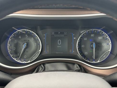 Used 2019 Chrysler Pacifica Touring-L FWD image 21