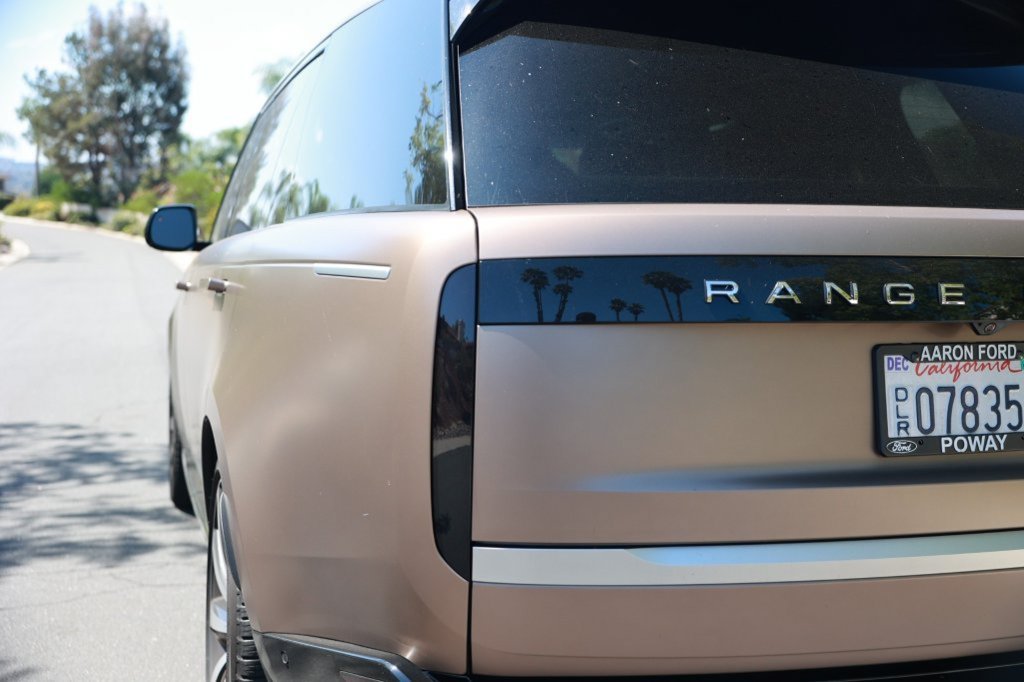 Used 2023 Land Rover Range Rover SV AWD/4WD image 16