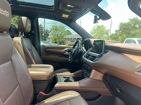 Used 2022 Chevrolet Suburban High Country w/ Premium Package AWD/4WD image 25
