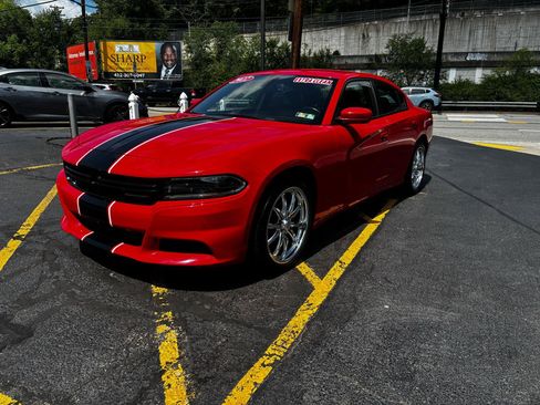 Used 2022 Dodge Charger SXT w/ Plus Group RWD image 3