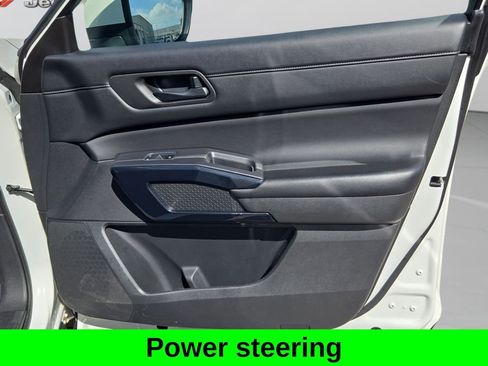 Used 2024 Nissan Pathfinder SV image 16