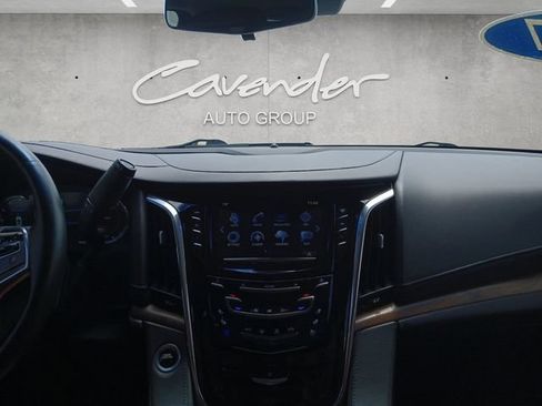 Used 2017 Cadillac Escalade Luxury RWD image 20